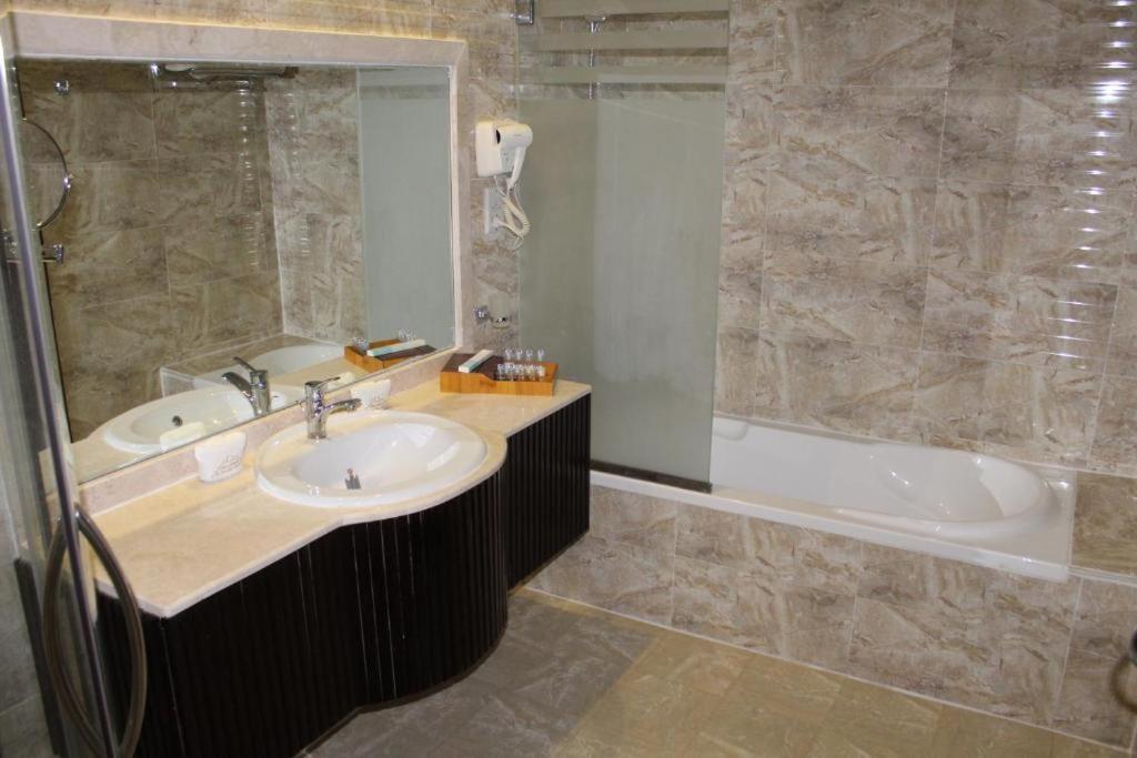Al Salam Grand Hotel Al Buraimi Exterior foto